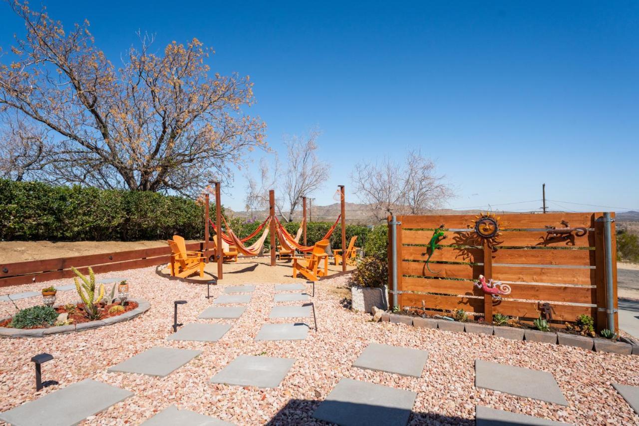 Villa Hot Tub, Games, King Bed, Fire Pit, Bbq Grill, Minutes From National Park And Views Joshua Tree Exterior foto