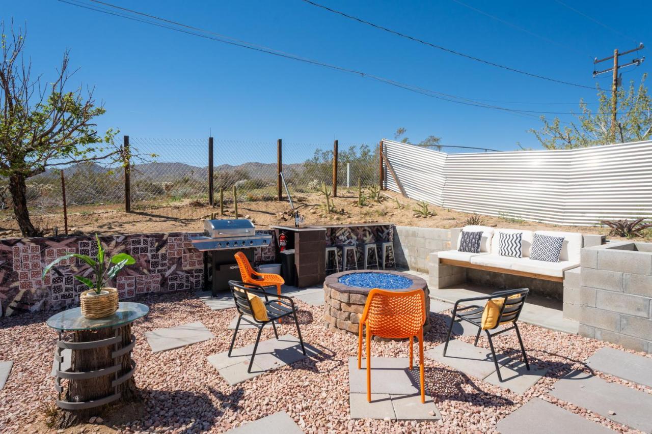 Villa Hot Tub, Games, King Bed, Fire Pit, Bbq Grill, Minutes From National Park And Views Joshua Tree Exterior foto