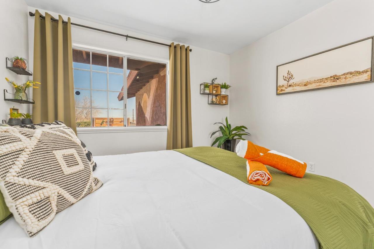 Villa Hot Tub, Games, King Bed, Fire Pit, Bbq Grill, Minutes From National Park And Views Joshua Tree Exterior foto